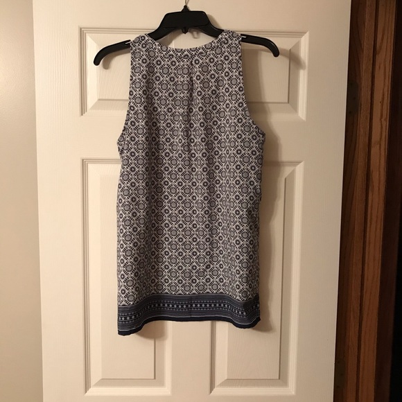 Sleeveless top - Picture 2 of 3